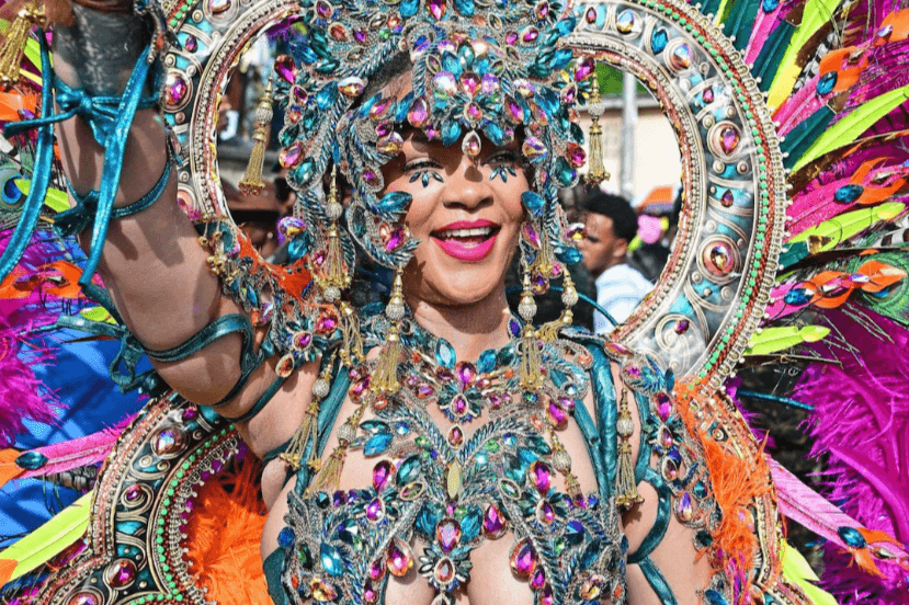 Rihanna enflamme le Grand Kadooment Day 2026 : son retour triomphal au festival Crop Over de la Barbade